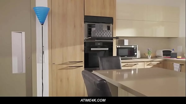 Nonton Amirah Adara And Zazie Skymm Lesbian Action thumbnail