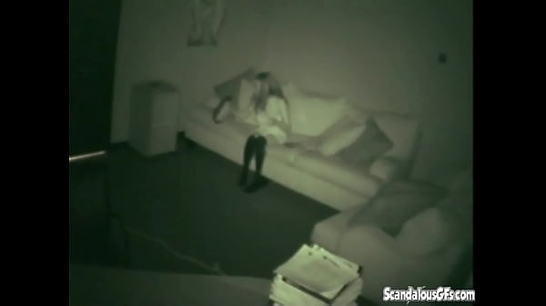 Play MP4 - cam babe masturbates on the couch