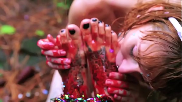 Sexo L&eacute;sbico Na Floresta thumbnail