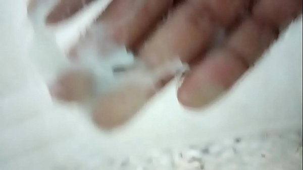 Me masturbo en elbaño del hotel