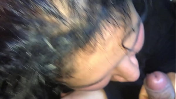 Play MP4 - Madre soltera me chupa la pinga en un taxi paseando por las calles de Lima&period;