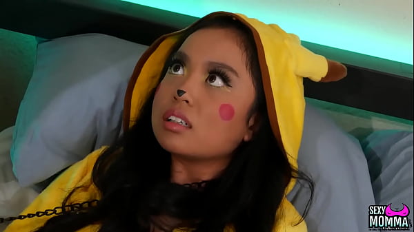 Sexymomma leya brings pussychu luna home and fucks the hell out of her