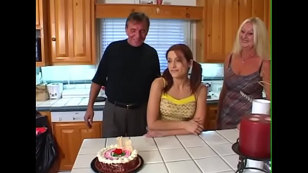 Play MP4 - Kristina Black - Happy Birthday & nen Schwanz macht den Tag erst ganz