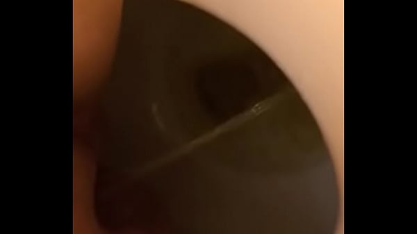 Isabella Holloway Peeing