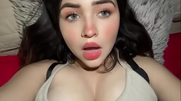 Qu&eacute_ tal se me ven aqu&iacute_? Esta blusa me la regal&oacute_ mi t&iacute_o V&iacute_ctor