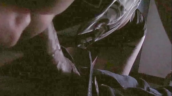 Coroa safada pagando boquete 