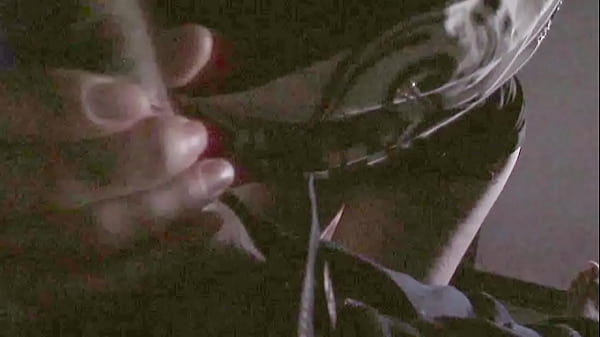 Coroa safada pagando boquete