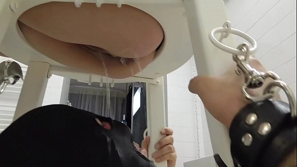 Licking Slave Started: Lick The Piss Out Of The Pussy! thumbnail