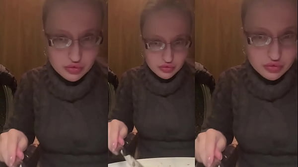 Nonton Asmr Eating Tasty Food In Cafeteria thumbnail