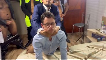 YURI GA&Uacute;CHO - PROFISSONAIS FODENDO O CLIENTE E GARANTINDO O B&Ocirc;NUS DO M&Ecirc;S - SEXO GAY PAR&Oacute;DIA - SEXO INTERRACIAL BRASIL 