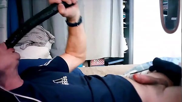 Enfoncer Mon Gros Gode De 40 Cm Au Fond De La Gorge Qui Me Fait Bander Comme Un Salaud thumbnail