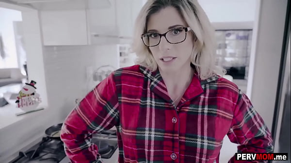 Licked my stepmoms_pussy inthe morning under the mistletoe