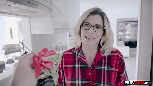 Lickedmy stepmoms pussy in the morning under_the mistletoe