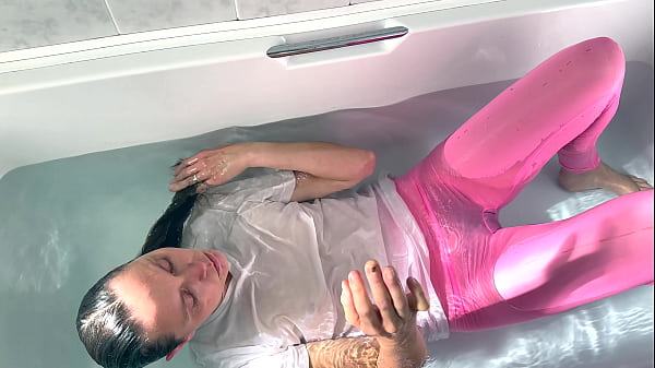 Wetlook Catwalk &ndash; But Which Wet Clothes Work? thumbnail