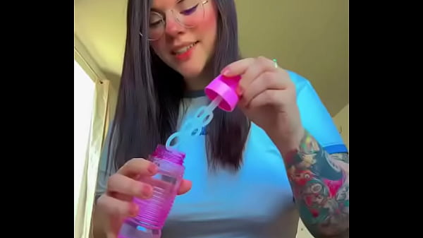 Nonton Y Si Vienes T&uacute; A Hacerme Pompas En Otro Lado ️? thumbnail