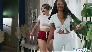 Nonton Big Ass Asian Tomie Tang Arrives At Mocha Menages Bnb The Breakfast And Backrubs.the Ebony Milf Gives Special Massages Which Include Pussy Licking thumbnail