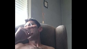 Play MP4 - Buena paja en el sof&aacute;