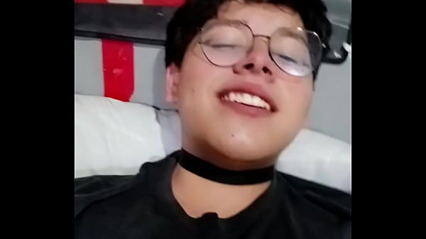 Play MP4 - Peque&ntilde;a femboy masturbandoce