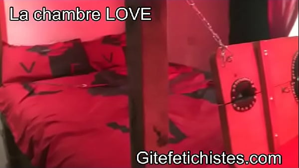 Nonton Le Donjon, La Chambre Love Les Lieux De Jeux thumbnail