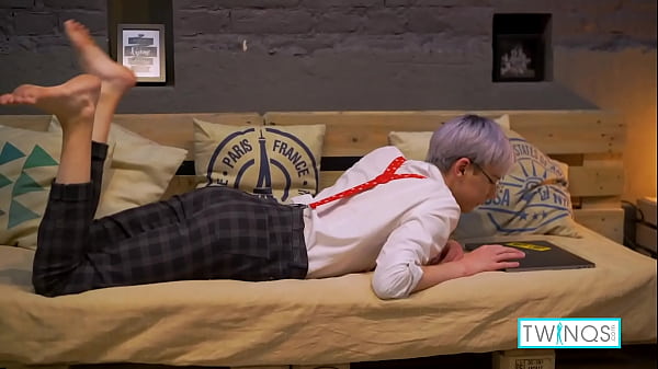 Play MP4 - Handsome Karol Gajda Takes His Time To Reach To Orgasm&excl;