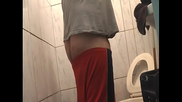 Play MP4 - tomando um banho e batendo uma punheta