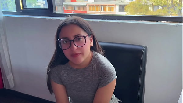 Play MP4 - Follando a la mejor amiga de mi novia mientras ella no est&aacute;&comma; dejo su co&ntilde;o lleno de leche&period;