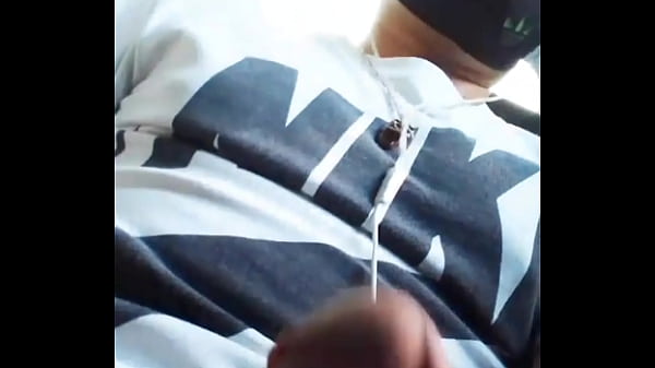 Muchacho caliente se la jala en el transporte p&uacute;blico 