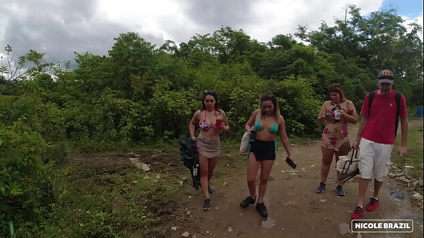 Play MP4 - Making off na praia com essa galera muita putaria nos bastidores das grava&ccedil;&otilde;es com Nicole Brazil&comma;Vivi Capetinha&comma;Dai Da Praia&comma;Dnox Brazil&comma;Paulinho Da Praia Grande