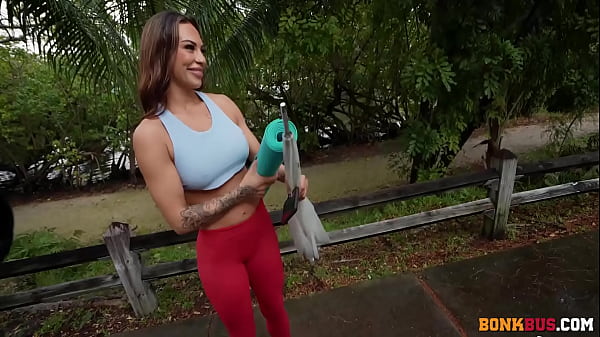 Essie Gotback Big_Ass Makes It Snow On The Bus