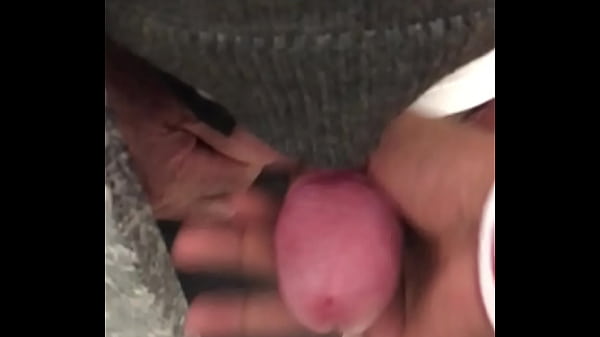 Play MP4 - Chupando a rola cabe&ccedil;uda do velho no banheiro