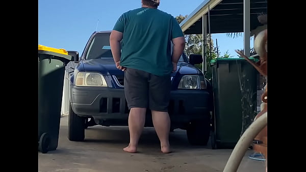 Play MP4 - Chub loves cumming outside