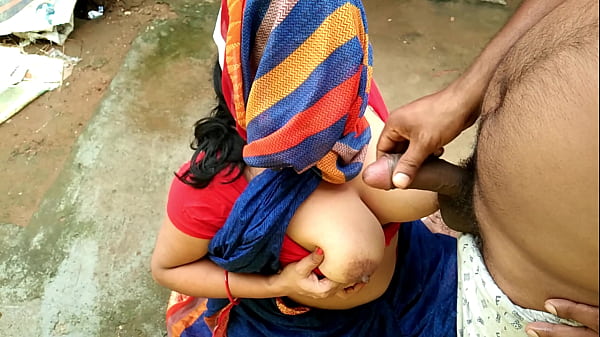 सौतेली माँ को आँगन पेशाब करते देखा फिर जल्दबाजी में चोदा thumbnail