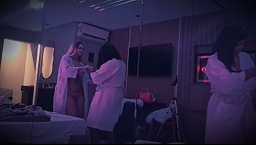 Trans Safada Chupa o Marido com Garganta Profunda e a Esposa Mama Junto a Rola da Passiva no Menage!