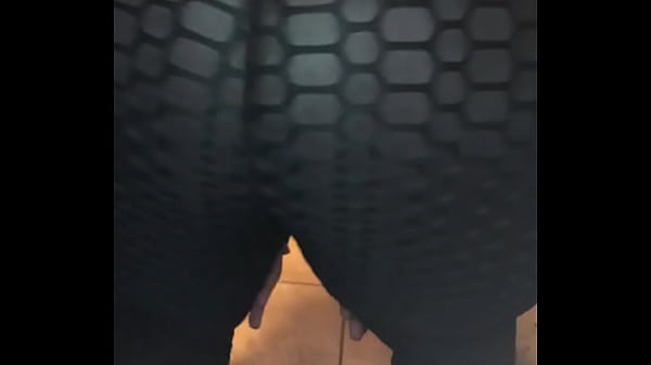 Big Booty Wife Dances and Shakesher Ass