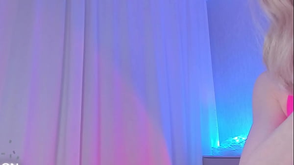 Sweet Eaton Flexes Her Small Babedick