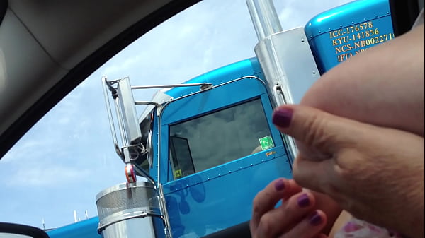 aussiefox gives the girls a play 