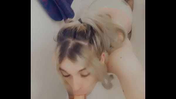 Sexy Slut Wants To Get Fucked thumbnail