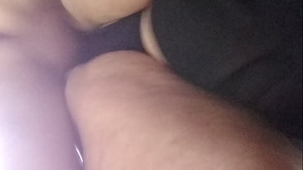Littles gives tessa's pussy a 