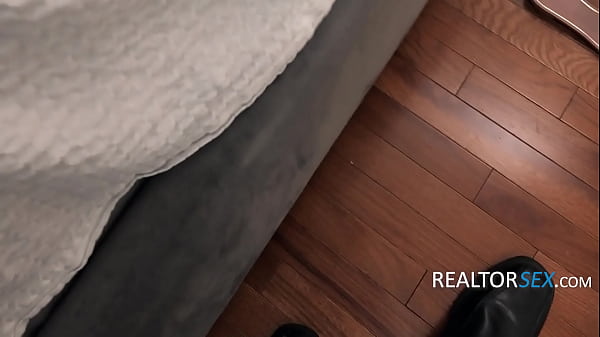 Play MP4 - Stepmoms Out Of Town&comma; You'll Have To Do With Me&comma; Realtor