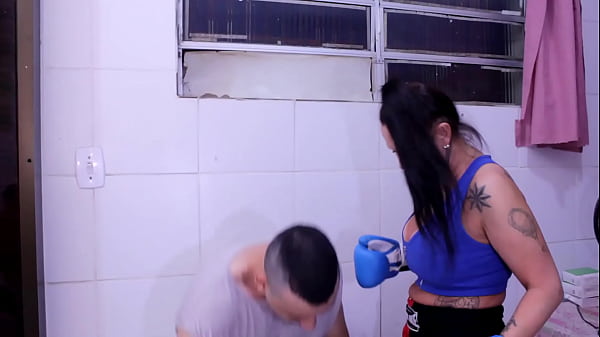 Play MP4 - Coroa safada deu o cu ao professor novinho de muay thai