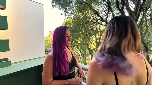 Nonton Duas Gostosas Pediram Ajuda Do Vizinho E Acabaram Dando thumbnail