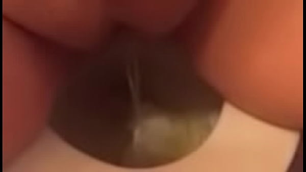 Isabella Holloway Peeing