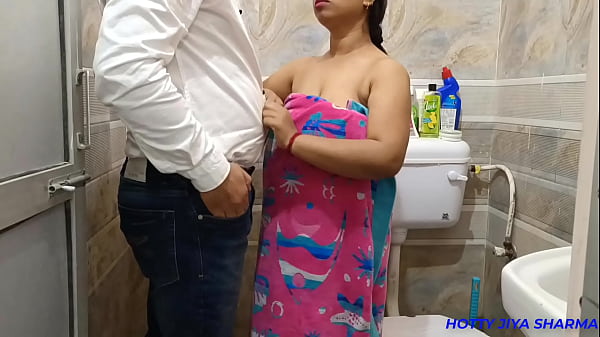 Play MP4 - Ever best XXX fuck with hotel service boy in the bathroom &vert; Hotty Jiya Sharma