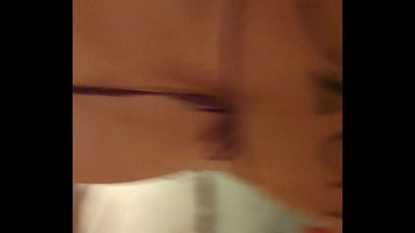 Nonton Elle Ne Sait Pas Ce Qu'elle A Des Vulgarit&eacute;s &eacute;cris Dans Son Dos Fuckyou thumbnail