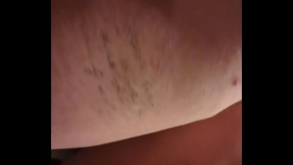 Elle ne sait pas ce qu'elle a des vulgarit&eacute;s &eacute;cris dans son dos fuckyou 