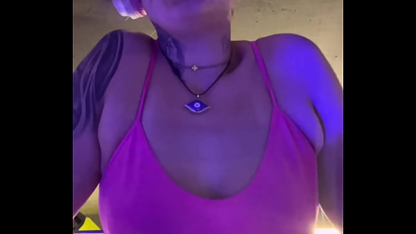 Play MP4 - Fiquei muito molhadinha na academia minha bucetinha escorria&excl;