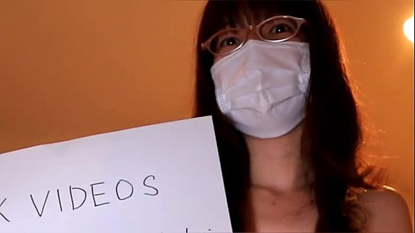 デビュー当時はメガネ雑魚マンコ貧乳肉便器だった 素人中出しハメ撮り 舞40代中出し大好きパイパン主婦