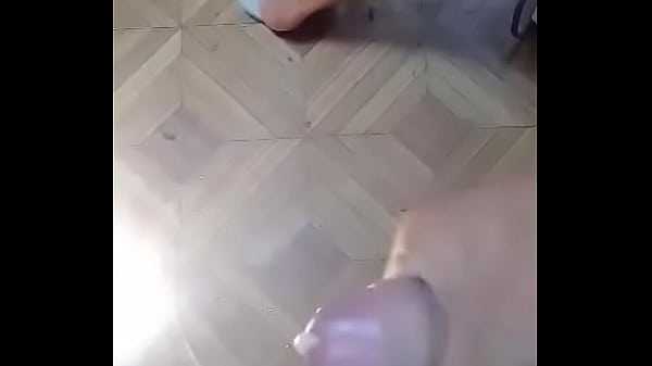 novinho gemendo e gozando na punheta 