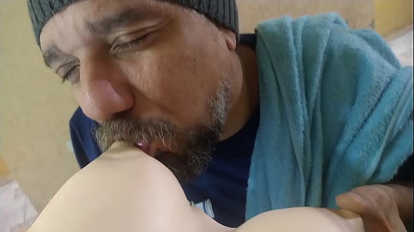 CHUPANDO PEITINHOS BICUDÕES_COM O LEO OGRO