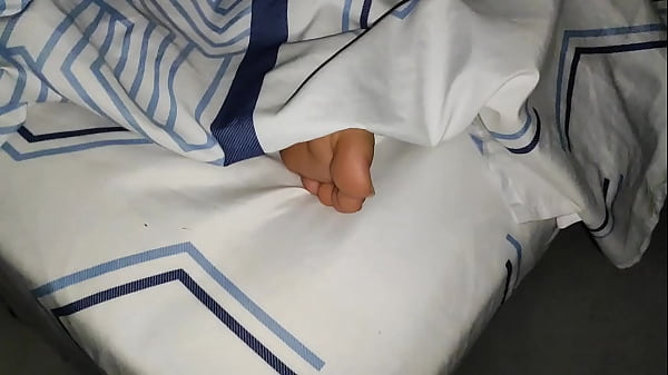 Play MP4 - Divina chica encontrada con un panty muy sensual en su cuarto con un co&ntilde;o demasiado tentador para tocarlo